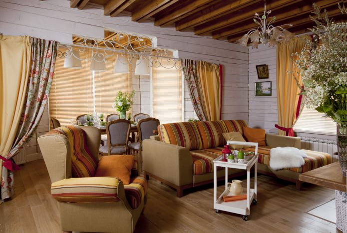 Nội thất phòng khách theo phong cách Provence trong một ngôi nhà nông thôn