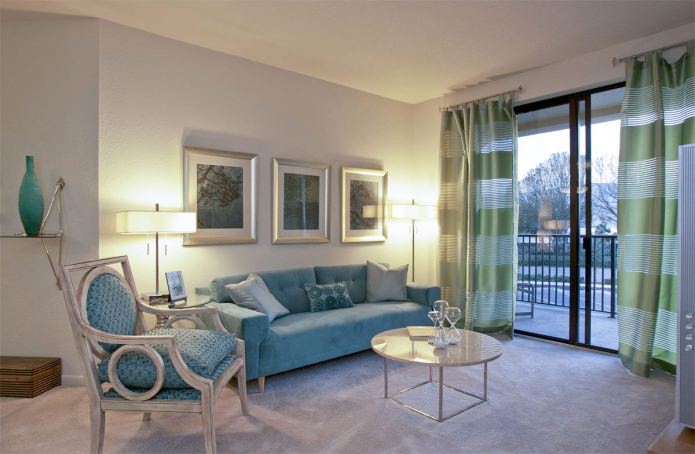Obývací pokoj v modrozelené