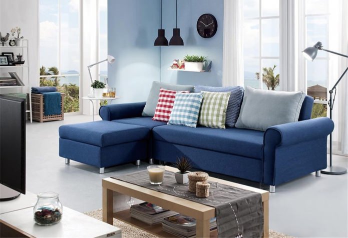modrý interiér obývacího pokoje