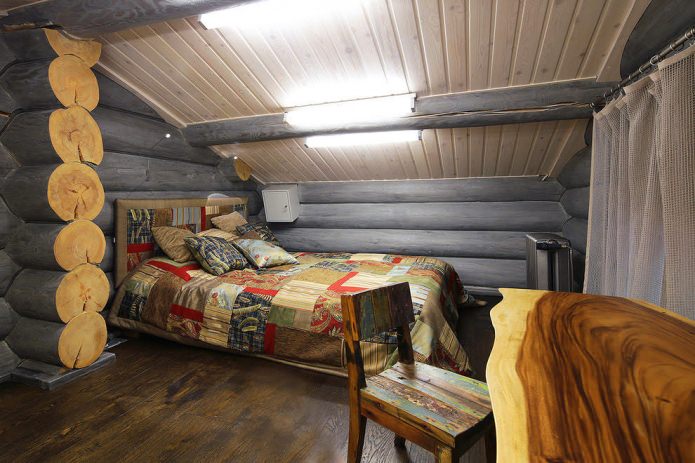 dormitor într-o casă de lemn