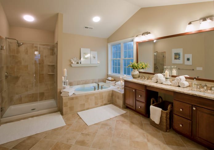 Smėlio spalvos vonios kambario dizainas