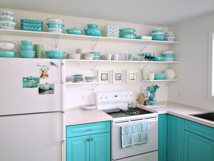 Tiffany spalva virtuvės interjere