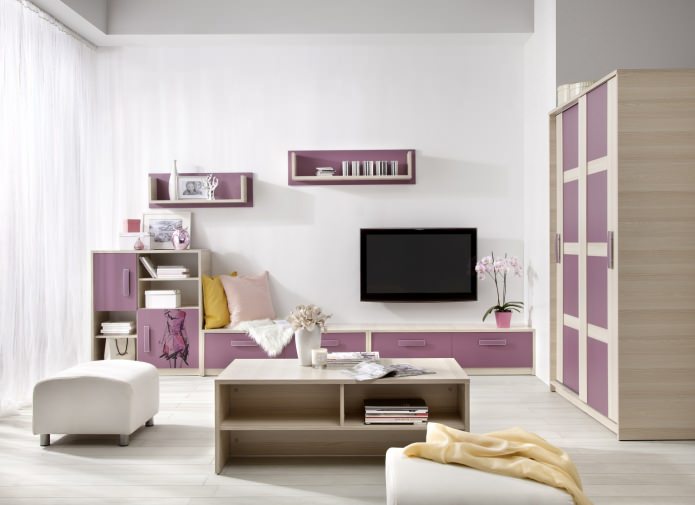 design del soggiorno in colori lilla