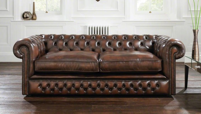 „Chesterfield“ sofa