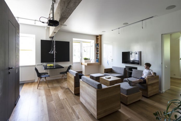 gyvenamasis kambarys projektuojant trijų kambarių 80 kvadratinių metrų butą. m