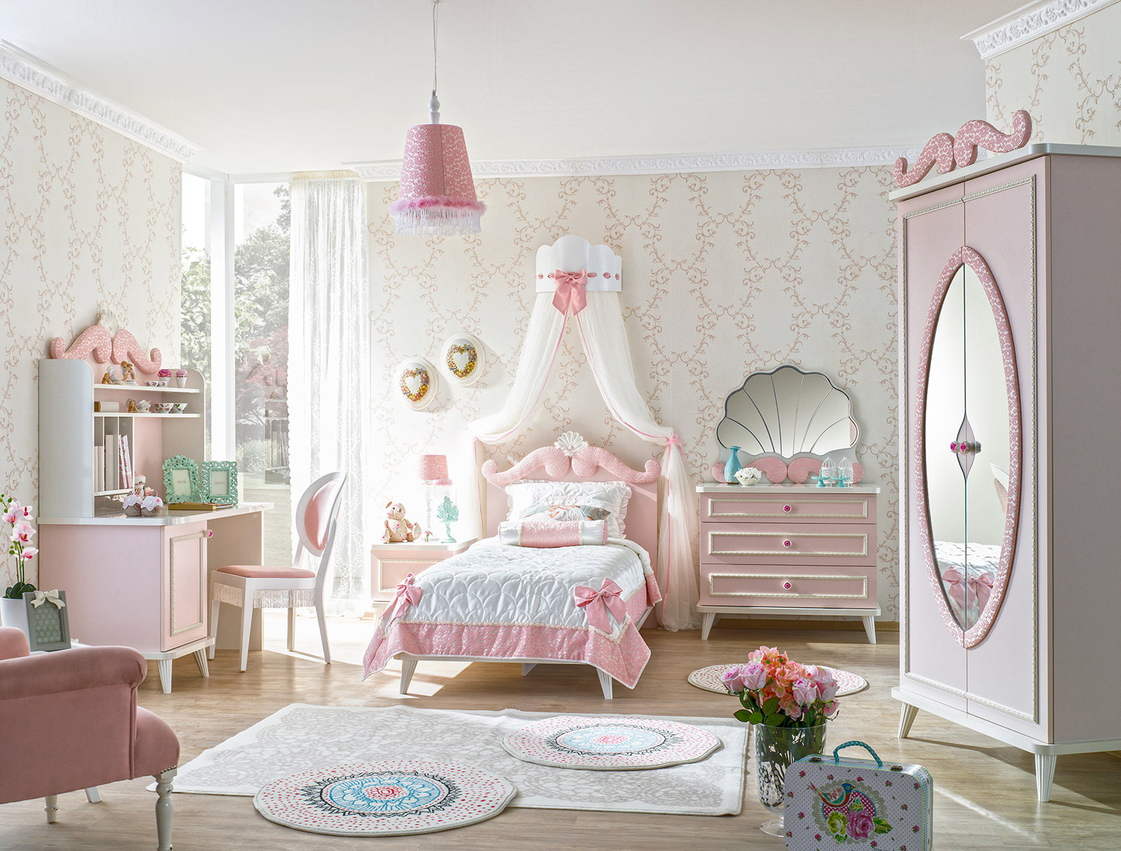 Chambre d'enfant aux couleurs roses