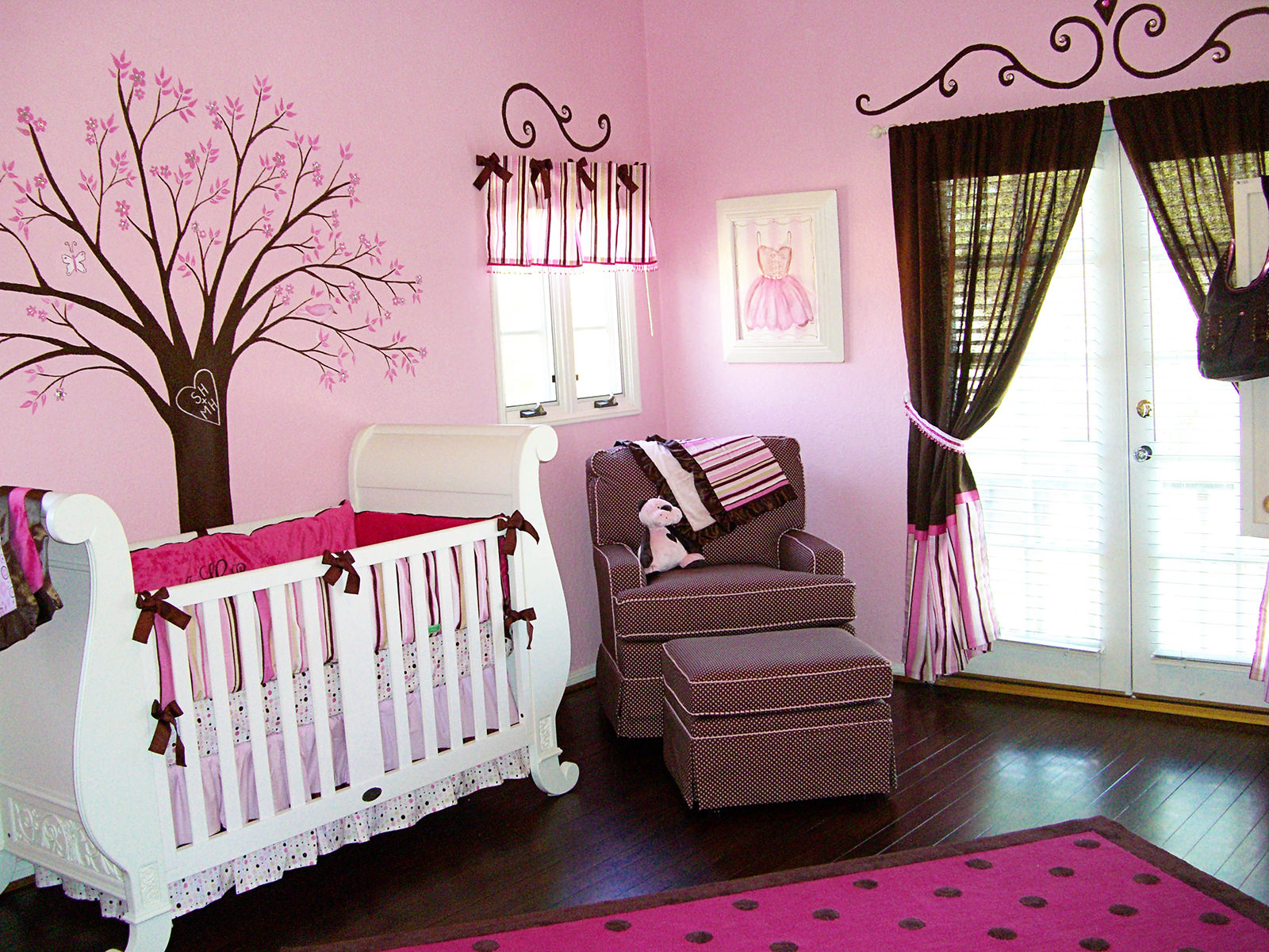 barnkammare i rosa färger