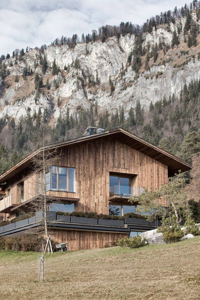 Fotografie a unei case la munte