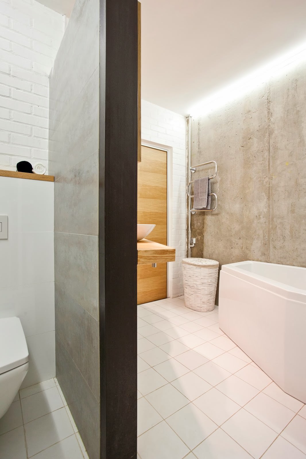 Betons radošā dzīvokļa interjerā: vannas istaba