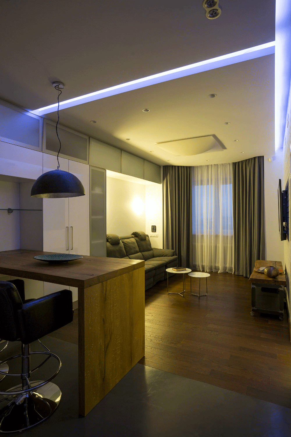 Iluminação no design de um apartamento de dois quartos com 43 metros quadrados. m
