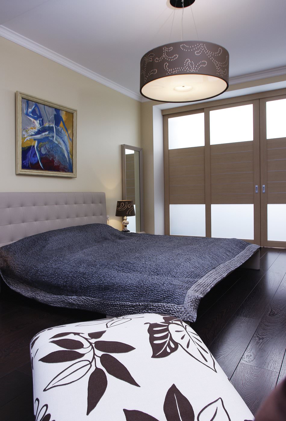 Ang modernong panloob na disenyo ng isang apartment sa estilo ng minimalism