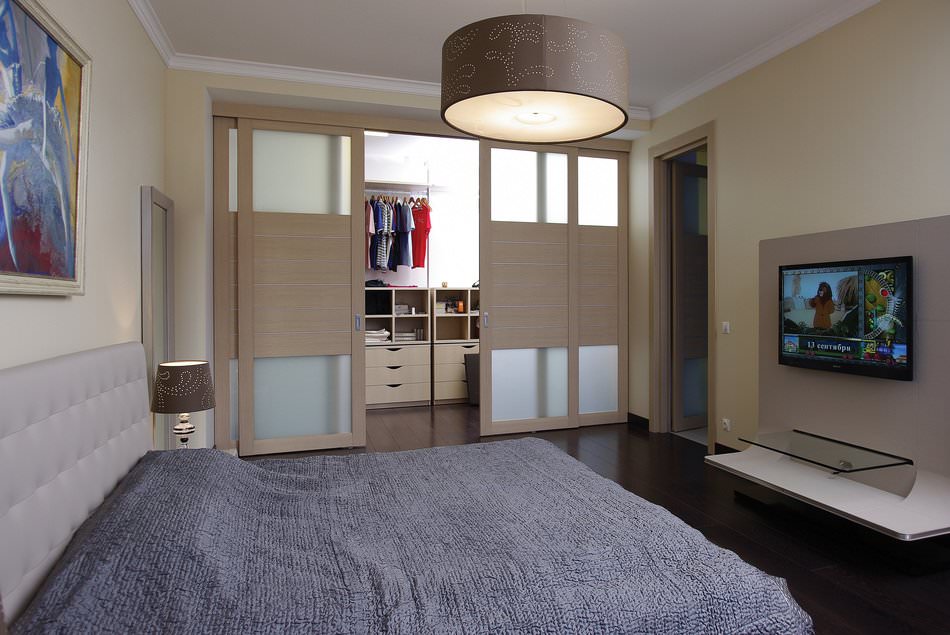 Moderne interiørdesign av en leilighet i stil med minimalisme