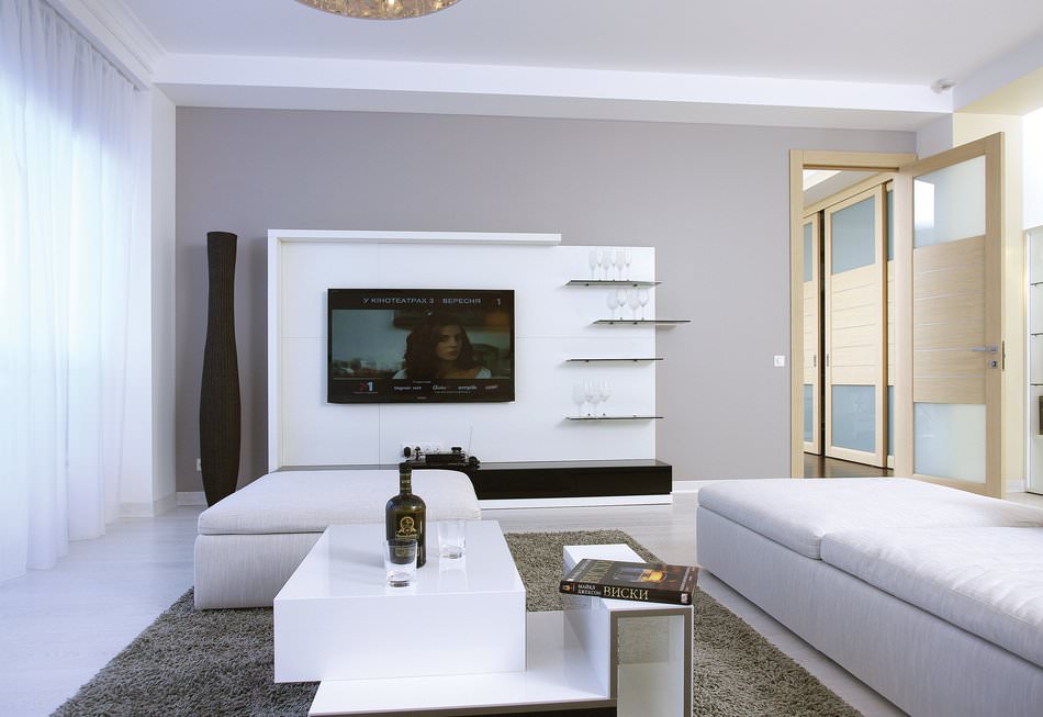 Reka bentuk dalaman moden sebuah apartmen dalam gaya minimalis
