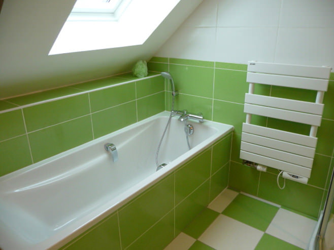 Kuva vihreästä kylpyhuoneesta