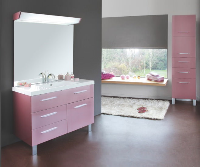 bilik mandi merah jambu