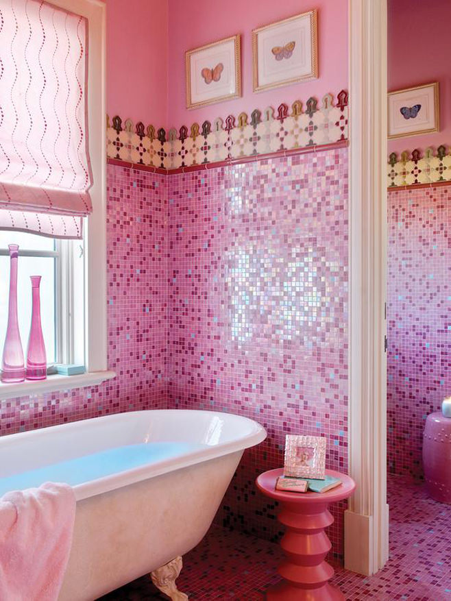 lyserødt badekar
