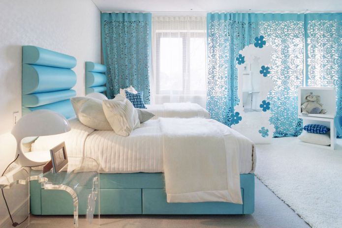 sininen ja valkoinen väri makuuhuoneen sisustuksessa