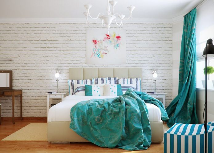 muro di mattoni bianchi in camera da letto