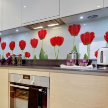 Kjøkkenforkle med blomster: designfunksjoner, typer materialer-7