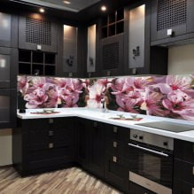 Avental de cozinha com flores: características de design, tipos de materiais-6