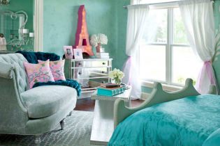 Tiffanová barva v interiéru: stylový odstín tyrkysové u vás doma