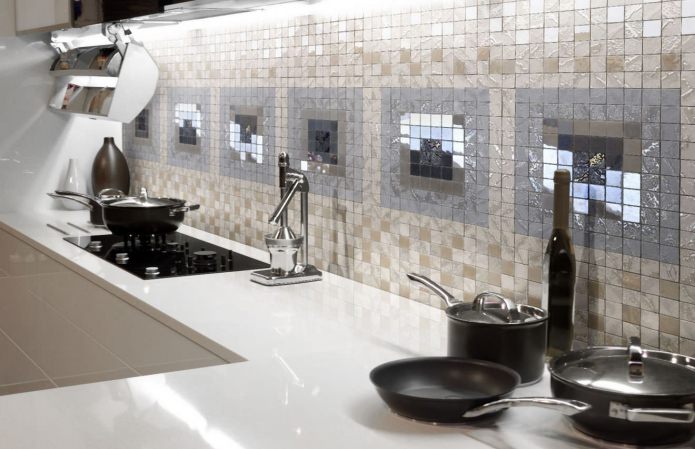 Grembiule da cucina in mosaico: foto, design, panoramica dei materiali