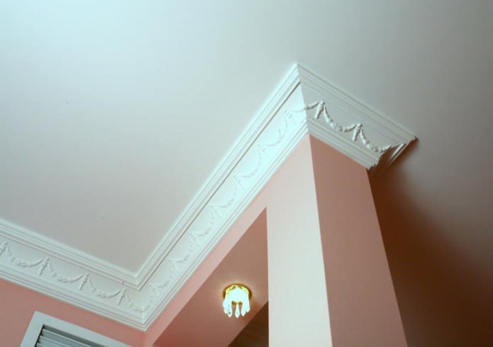 Plinthe de plafond pour plafond tendu: types, recommandations pour la sélection
