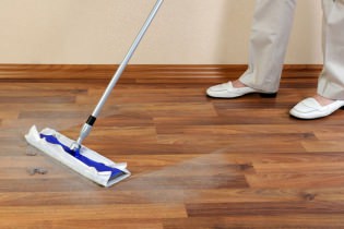 Cura e pulizia del linoleum: regole e raccomandazioni per la pulizia