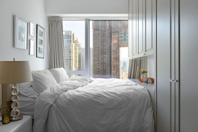 Geriausio miegamojo interjero dizaino pasirinkimas mažame kambaryje (65 nuotraukos)