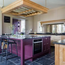 Violetinė virtuvės komplektas: dizainas, deriniai, stiliaus pasirinkimas, tapetai ir užuolaidos-11