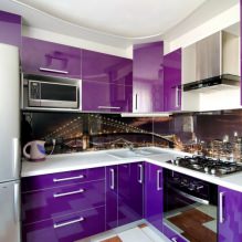 Mor mutfak seti: tasarım, kombinasyonlar, stil seçimi, duvar kağıdı ve perdeler-9