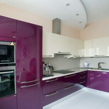Violetinė liukso komplektas virtuvėje: dizainas, deriniai, stiliaus pasirinkimas, tapetai ir užuolaidos-5
