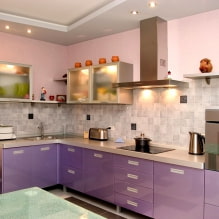 Conjunto de cocina púrpura: diseño, combinaciones, elección de estilo, papel tapiz y cortinas-16
