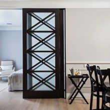Mörka dörrar i interiören: kombination med färg på golvet, väggar, möbler (60 foton) -6