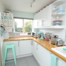 Balta virtuve ar koka darba virsmu: 60 modernas fotogrāfijas un dizaina iespējas-0