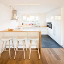 Bucătărie albă cu blat de lucru din lemn: 60 de fotografii moderne și opțiuni de design-13