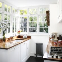 Biela kuchyňa s drevenou pracovnou doskou: 60 moderných fotografií a možností dizajnu-20