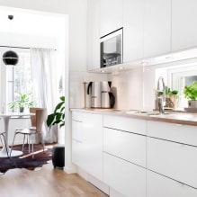 Balta virtuvė su mediniu stalviršiu: 60 modernių nuotraukų ir dizaino variantų-9