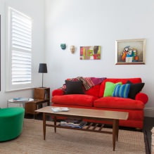 Canapé rouge à l'intérieur: types, design, combinaison avec papier peint et rideaux-36