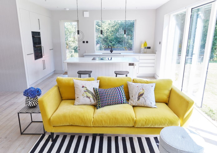Sofa màu vàng trong nội thất: các loại, hình dạng, vật liệu bọc, thiết kế, sắc thái, kết hợp