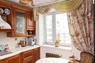 Kjøkken med lambrequins på vinduene: typer, former for gardiner, materialer, design, farge