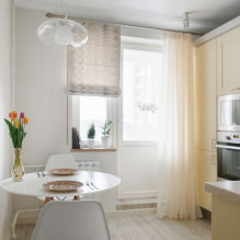Tende in cucina con una porta del balcone - opzioni di design moderno-3