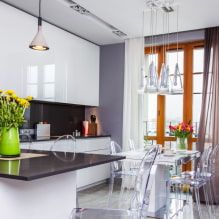 Záclony v kuchyni s balkónovými dverami - možnosti moderného dizajnu-8