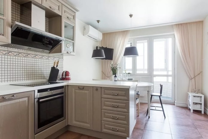 Verhot keittiöön parvekkeen ovella - modernit suunnitteluvaihtoehdot