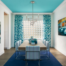 Rideaux bleus sur les fenêtres: vues, design, combinaison, tissus, décoration, combinaison avec du papier peint-1