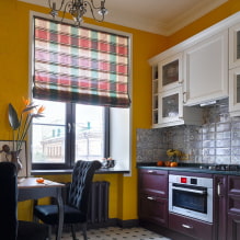 Romerske gardiner i køkkenet: typer, design, farver, kombination, indretning-0