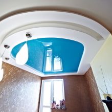Комбинирани гипсокартон и окачени тавани: дизайн, цветови комбинации, интериорни снимки-4