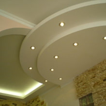 Plafonds en plaques de plâtre: photo, types, design, couleur, éclairage, décor, bouclés, structures à plusieurs niveaux-6