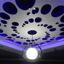 Rezbareni rastezljivi stropovi: vrste konstrukcije i teksture, boja, dizajn, rasvjeta-5