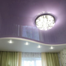 Dvojtónové strečové stropy: typy, kombinácie, dizajn, tvary lepení dvoch farieb, fotografia v interiéri-3